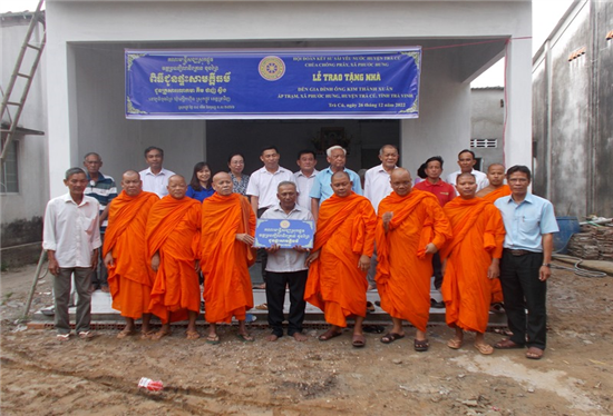 Hội Đoàn kết sư sãi yêu nước huyện Trà Cú: Bàn giao nhà tình thương cho hộ nghèo xã Phước Hưng